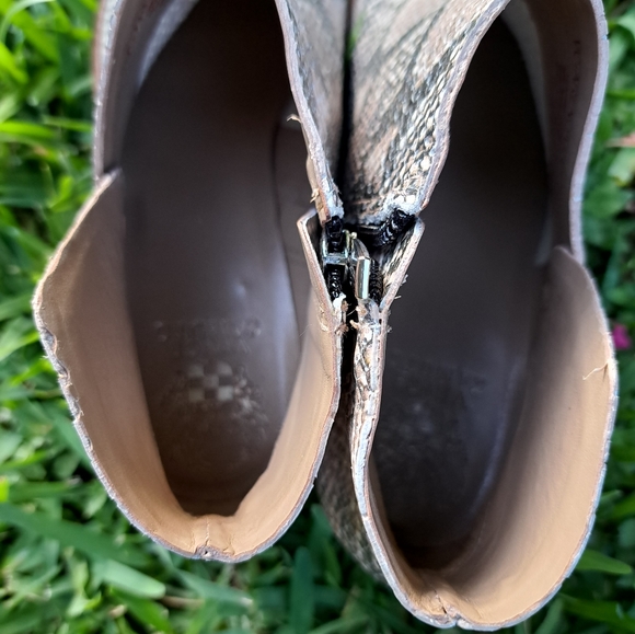Vicente camuto Arendara Women botines  Size 9.5 M  Leather color  Snake - Picture 4 of 7